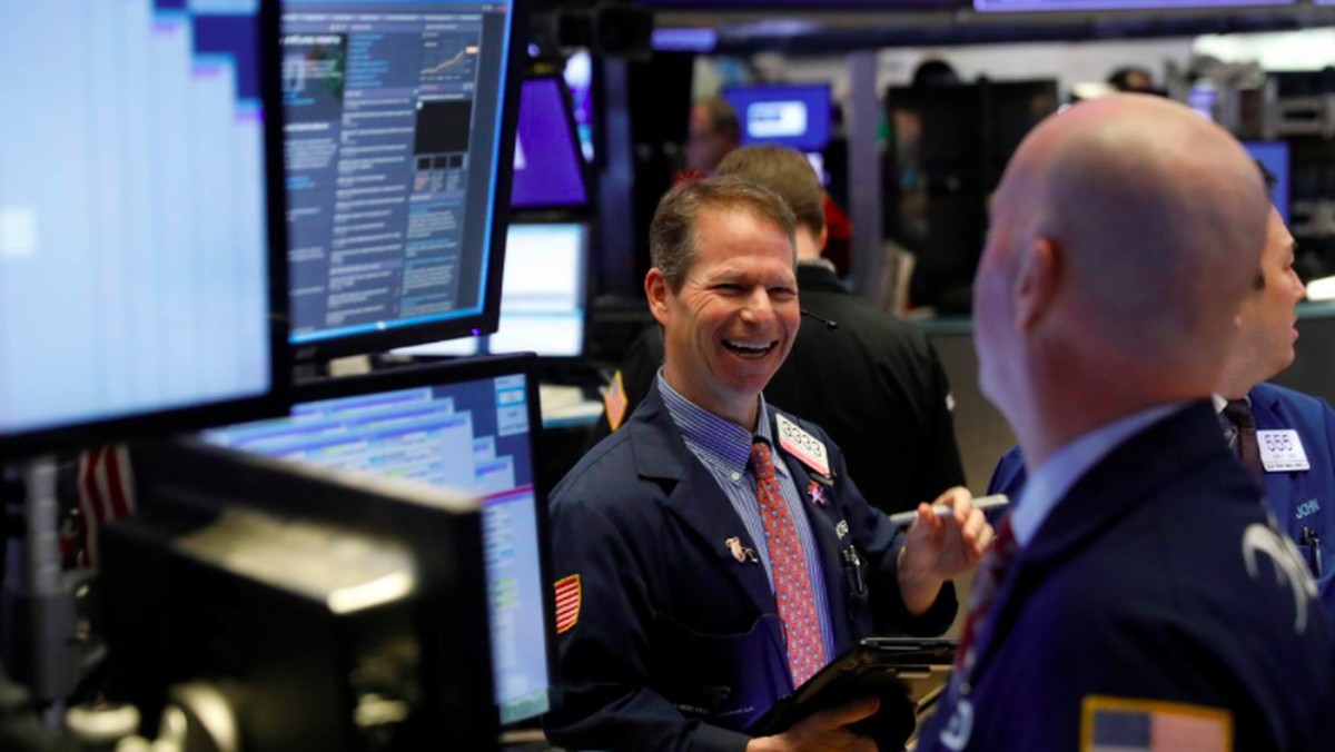 Wall Street Menghijau Lagi, Bakal Happy Weekend?